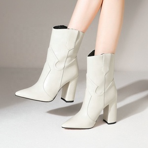 Botas de Invierno en Stock, Botines de Tacón Grueso con Punta Puntiaguda, Botas de Tobillo a la Moda para Mujer, Estilo Slip-on Básico - Product Image 3