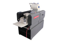 آلة تغليف حراري أوتوماتيكية بالكامل طراز SMFM390G-Pro من SENWEI، منتج جديد، سعة 390، مع نظام تغذية بالشفط وتسخين بالزيت