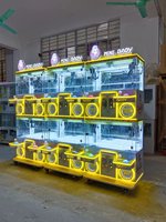 Machine à pattes pour quatre personnes pouvant accueillir des jouets en peluche, une machine de jeu de pièces de monnaie de poupée fine et une salle de jeux vidéo