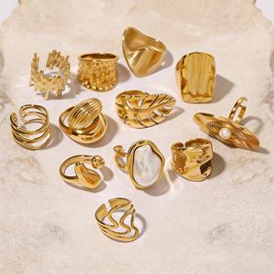 Bagues Chunky de Luxe en Acier Inoxydable Plaqué Or 18K avec Grande Perle Baroque Texturée Irrégulière - Product Image 5