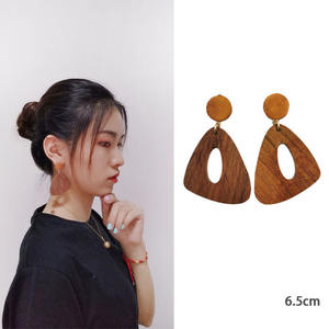 G589 مجوهرات الأزياء الكورية اليدوية الأخضر الخيزران الخشب اللؤلؤ الروطان أقراط - Product Image 4