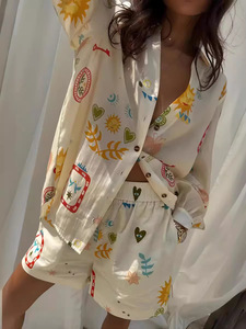 Abbigliamento da casa in <span class=keywords><strong>lino</strong></span> da donna <span class=keywords><strong>con</strong></span> <span class=keywords><strong>camicia</strong></span> stampata monopetto <span class=keywords><strong>con</strong></span> risvolto e pantaloncini stampati - Product Image 2