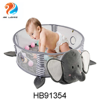 Tapis de jeu musical pour bébé en peluche super douce en polyester avec 30 balles suspendues et 4 jouets musicaux connectables