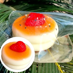 Juguetes Blandos de EVA al por Mayor para Niños - Diseños de Soufflé de Queso y Pastel de Fresa, Juguetes Antiestrés para Apretar, Taba Squeeze - Product Image 1