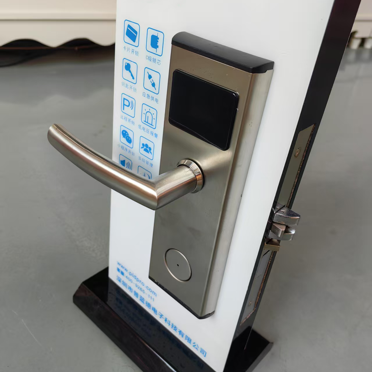 RF100 Factory V9 Pro Usb 125Khz Temic Card Hotel Lock System Electronic Hotel Door Lock With Key Card Free Control Software