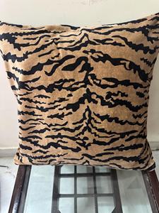 Funda de Almohada de Terciopelo, Estampado de Tigre, Decoración para el Hogar en Color Taupe, Fundas de Almohada de Terciopelo Atractivas y Populares - Product Image 4