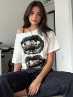 T-shirt graphique Y2K à épaules dénudées pour femme, imprimé lèvres tendance, manches longues, coupe décontractée en mélange de coton, crop top ample