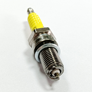 Pièces d'allumage de haute qualité moteur D8TC bougie d'allumage de <span class=keywords><strong>moto</strong></span> jaune pour YAMAHA HONDA <span class=keywords><strong>SUZUKI</strong></span> CF <span class=keywords><strong>MOTO</strong></span> - Product Image 2