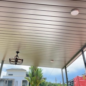 Panneau de <span class=keywords><strong>plafond</strong></span> en aluminium durable, ignifuge et imperméable pour la décoration des murs et des plafonds, installation facile pour les centres commerciaux, les hôpitaux, les salles de bain - Product Image 1