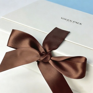 Boîte cadeau de luxe personnalisée, recyclable, imprimée, utilisée pour les soins de la <span class=keywords><strong>peau</strong></span>, ruban blanc, fermeture pliante - Product Image 3