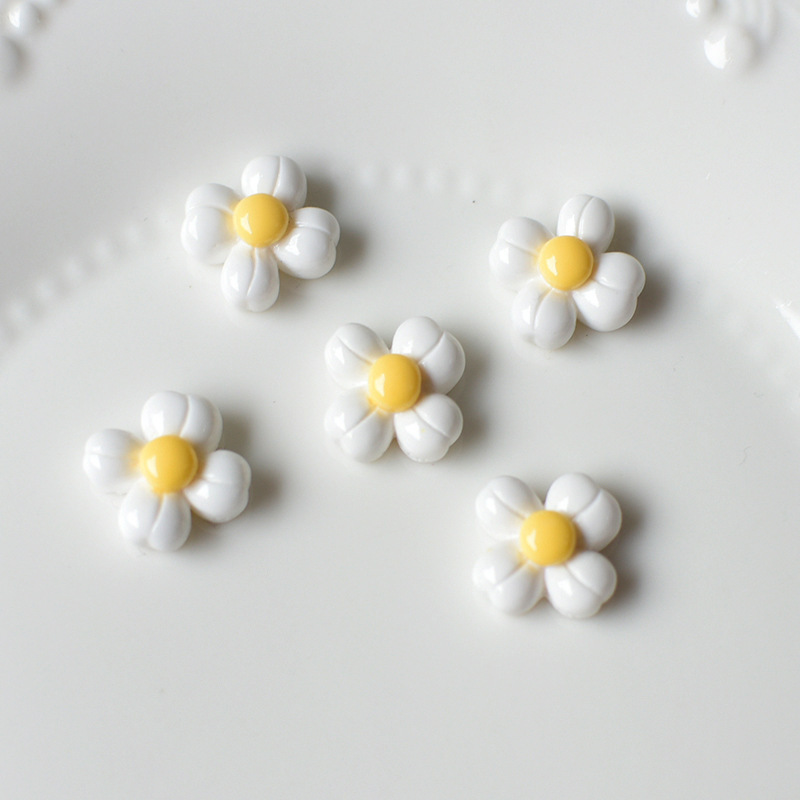 Flor blanca de cuatro pétalos