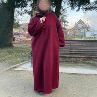 Abaya Urbaine Fermée en Coton Polaire Personnalisée avec Capuche et Fermeture Éclair pour Femme Musulmane, Grande Taille, Modeste, Vente en Gros Islamique