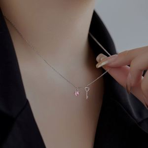 Collar con Colgante de Corazón y Llave de Plata S925 con Rodio y Oro de 18K, Diseño Personalizado Dylam, con Circonita 5A, para Mujeres y Niñas - Product Image 6