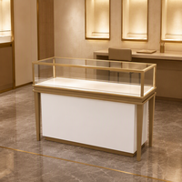 Vitrine de présentation de bijoux GZowin personnalisable avec éclairage LED, design écologique, étagères arquées pour les bijouteries