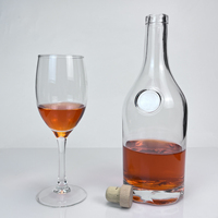 Bouteille de vin en verre transparent sur mesure, corps rond, base lourde, col étroit et long, vente en gros