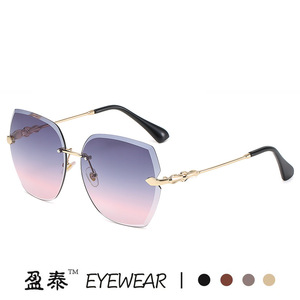 Lunettes de soleil à monture métallique UV400 pour femmes, légères, avec verres dégradés roses miroir - Product Image 3