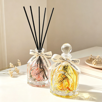 Diffuseur d'huiles essentielles en verre hautement esthétique avec fleurs séchées, désodorisant d'ambiance, vente en gros, produit phare