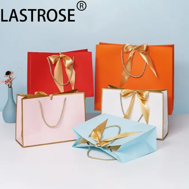 Bolsas de papel de regalo reciclables con logotipos, venta al por mayor, bolsos de lazo de alta calidad para mujeres, bolsa de compras colorida de etiqueta privada