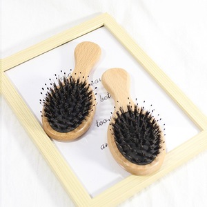 Petite <span class=keywords><strong>brosse</strong></span> à cheveux <span class=keywords><strong>en</strong></span> poils <span class=keywords><strong>de</strong></span> <span class=keywords><strong>sanglier</strong></span> compacte et portable avec logo personnalisé peigne à cheveux <span class=keywords><strong>de</strong></span> voyage <span class=keywords><strong>en</strong></span> bois pour filles enfants femmes <span class=keywords><strong>meilleur</strong></span> cadeau - Product Image 3