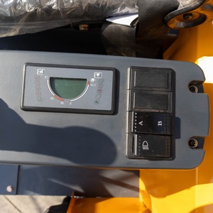 Mini-excavatrice sur chenilles de 3 tonnes HT30 avec système de changement rapide et cabine fermée en option, version améliorée - Product Image 1