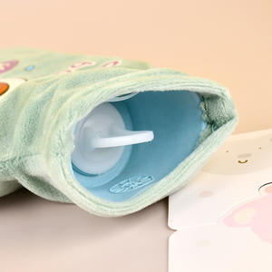 Bouteille d'eau chaude en flanelle pelucheuse à motif de dessin animé, remplie d'eau, avec design détachable, pour réchauffer les mains, le ventre et les pieds, usage bébé, vente en gros - Product Image 4