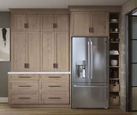 Ensemble d'armoires de cuisine de style farmhouse transitionnel du Vermont, armoire murale personnalisée en taupe chaud, armoire à étagères ouvertes
