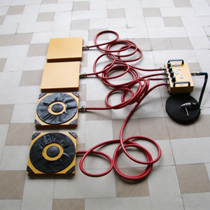 Chariot à roulettes pneumatiques de 42 tonnes avec fonctionnement silencieux, moins de 60 décibels, mouvement sans poussière et sans vibrations, adapté au déplacement - Product Image 1