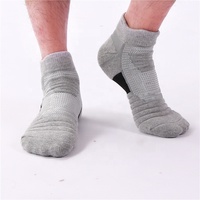 Arch Support Profesional Atletik Tebal Terry Bantalan Kaus Kaki Tenis Pergelangan Kaki Pria