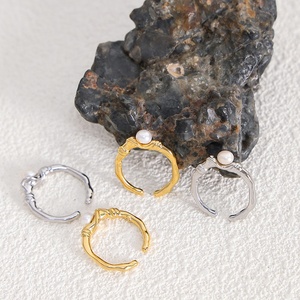 Anillo <span class=keywords><strong>de</strong></span> perlas <span class=keywords><strong>de</strong></span> agua dulce naturales con incrustaciones <span class=keywords><strong>de</strong></span> estilo <span class=keywords><strong>de</strong></span> <span class=keywords><strong>Metal</strong></span> Irregular coreano, joyería <span class=keywords><strong>de</strong></span> diseño pequeño abierto <span class=keywords><strong>de</strong></span> estilo frío - Product Image 1