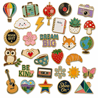 En gros, Pin's en émail souple et métal, personnalisables avec logo, à l'esthétique mignonne et de style dessin animé, badges personnalisés pour sacs à dos, chapeaux et cadeaux