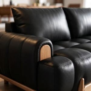 Sofá Modular de 3 Plazas en Cuero Negro Premium con Diseño Acolchado y Base de Madera de Nogal para Sala de Estar - Product Image 4
