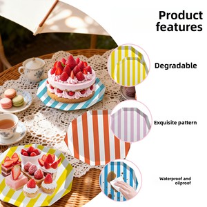 Assiettes de fête rayées style cottage, idéales pour les fêtes de fin d'année, les baby showers et les décorations d'anniversaire - Product Image 2