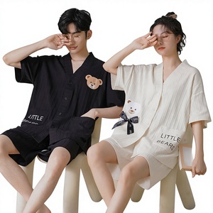 <span class=keywords><strong>Pigiama</strong></span> Estivo 2026 in Cotone Lavorato a Maglia Traspirante con Motivo Orsetto per Coppie - Completo Casual da Donna a Maniche Corte e <span class=keywords><strong>Pantaloncini</strong></span> e da <span class=keywords><strong>Uomo</strong></span> per il Tempo Libero - Product Image 1