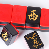 Tuiles de Mahjong rouges et noires Police dorée Ensemble de Mahjong personnalisé de luxe frotté à la main de style japonais créatif