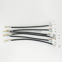 Machine de sertissage automatique pour cosses à dents de requin de câbles multiconducteurs et de rivetage de cordons d'alimentation