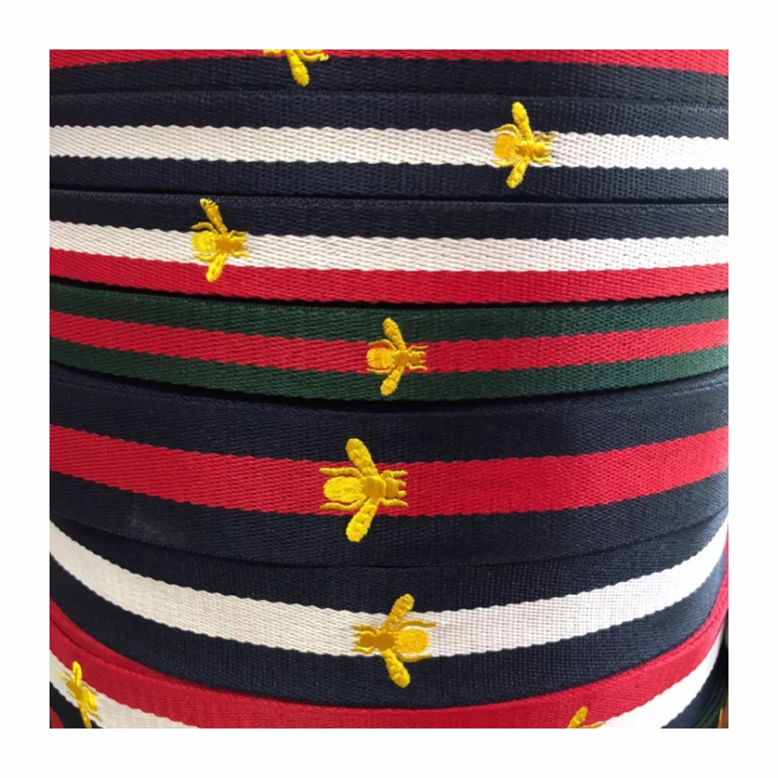 Ремешок из жаккардовой ткани с вышивкой в виде пчелы