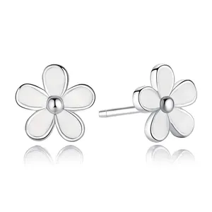 Daochong orecchini a bottone hawaiani con margherita in argento Sterling 925 personalizzati con fiori smaltati bianchi per le donne