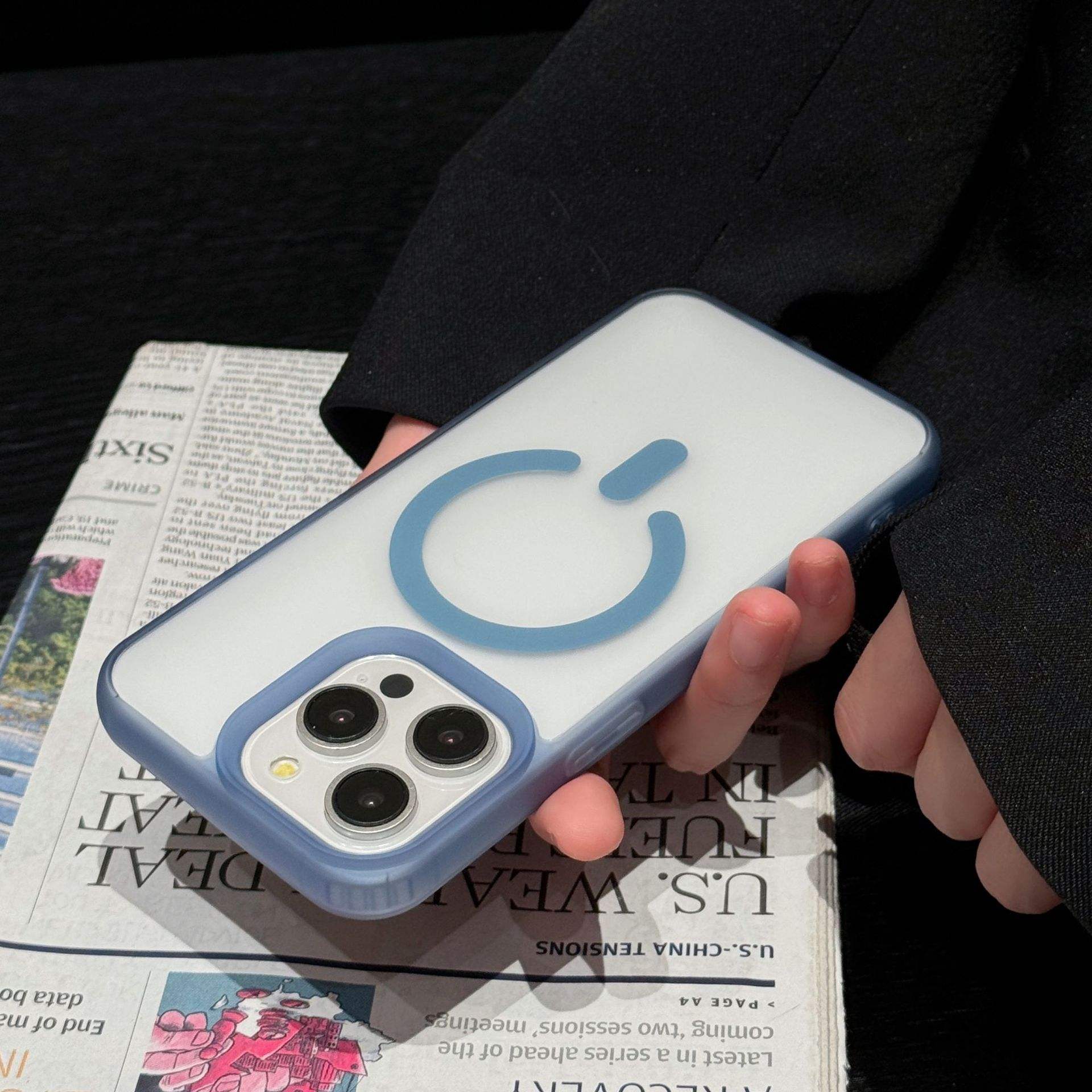 สีฟ้าโปร่งแสง