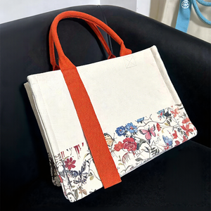 Sac fourre-tout en toile à motif géométrique pour la veille de Noël, avec logo Joyeux Noël, haut de gamme, tridimensionnel, bandoulière et poignée en ruban - Product Image 4