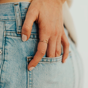 Trang Sức Tối Giản Chất Lượng Hàng Đầu Nhẫn Bán Nguyệt Mạ Vàng PVD 14K Bằng Thép Không Gỉ 316L Dành Cho Nữ - Product Image 6