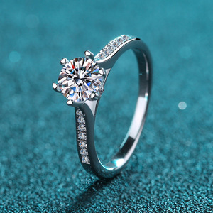 Anillo de Moissanita con Corte Brillante Redondo VVS1, Plata S925, Certificado GRA, Plata <span class=keywords><strong>Ley</strong></span>, Venta al por Mayor para Minoristas de Joyería - Product Image 3