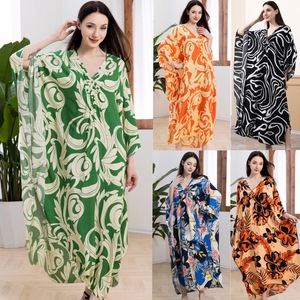 Couverture de plage tissée à la main en rayonne florale respirante grande taille Robe de <span class=keywords><strong>vacances</strong></span> d'été décontractée Bikini 16 couleurs Protection solaire Midi - Product Image 1