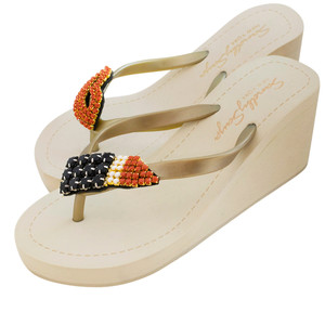 Lipstick - Sandales compensées pour femme avec motifs brodés en cristal rouge - Product Image 4