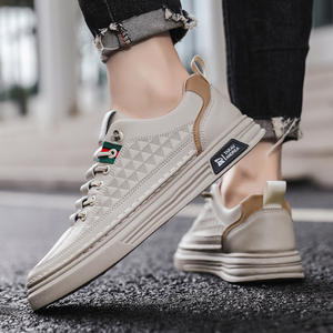 Chaussures en cuir décontractées pour hommes, fines et respirantes, style à enfiler, semelle souple tendance, couleur blanche - Product Image 2