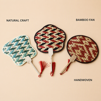 Éventail en bambou tissé à la main, éventail décoratif en paille avec pompon, cadeau pour cérémonie du thé et danse, vente en gros OEM, éventail tissé à la main