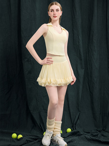 Ensemble de vêtements de sport pour femmes SUHE WST-001, haut sans manches en tissu tricoté, jupe plissée en maille, soutien-gorge intégré, séchage rapide - Product Image 4