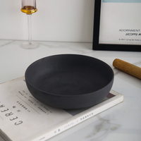 Ensemble de vaisselle en céramique de luxe minimaliste Bol et assiette en argile durable noir mat pour un usage domestique Passe au lave-vaisselle