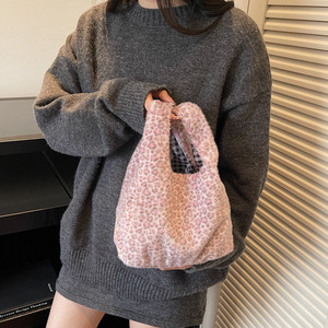 Sac à main mignon pour femme à imprimé léopard violet, mini sac à poignée supérieure souple, sac bandoulière tendance pour téléphone, sac de jour décontracté - Product Image 4