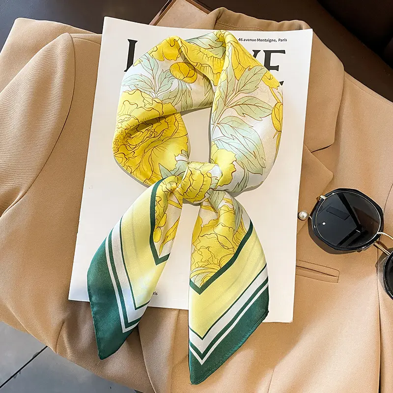 Vendita calda 2023 nuovo elegante fiore stampato piccola sciarpa quadrata di seta per le donne fantasia stampa floreale 70*70CM sciarpe di seta per capelli fazzoletto