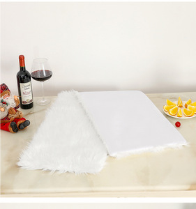 Runner da Tavola Bianco in Tessuto Effetto <span class=keywords><strong>Pelliccia</strong></span> Soffice per Decorazioni Natalizie e Festive, Copri Comò, Decorazioni per Tavolo da Pranzo e Mensole - Product Image 4
